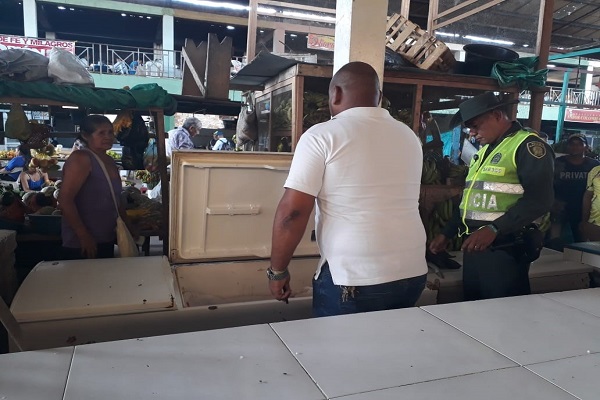 policía-comprometido