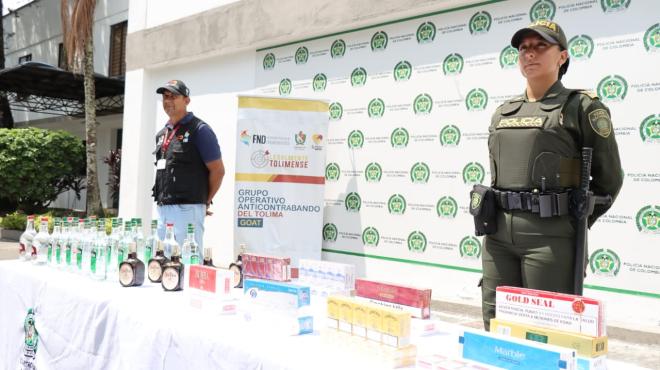 Incautamos licor presuntamente adulterado y mercancía de contrabando.