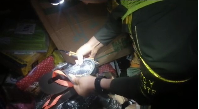 En las suelas de sandalias se halló 2 mil gramos de marihuana 