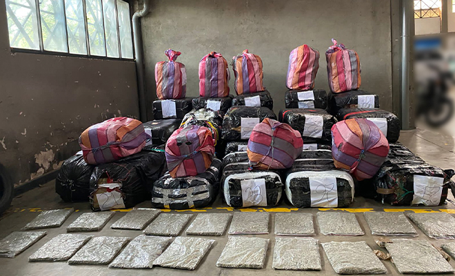 La persecución de un vehículo dejó como resultado la captura de una persona y la incautación de 1.640 kilos de marihuana.