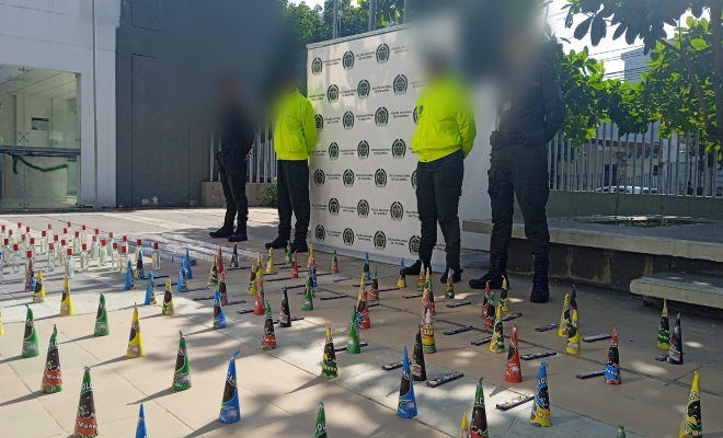 Incautando más de 80 botellas de licor adulterado, más de 900 unidades de pólvora y 447 cajetillas de cigarrillos.