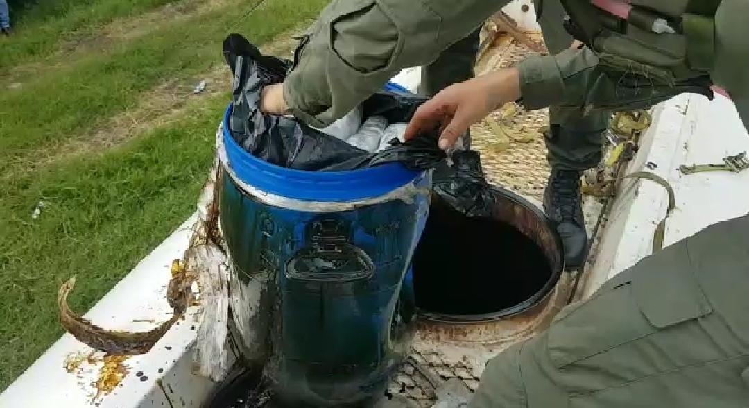 Incautamos-una-tonelada-de-marihuana-oculta-en-carrotanque 