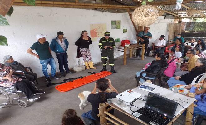 Instrucción del uso adecuado de la camilla, conociendo como se debe utilizar