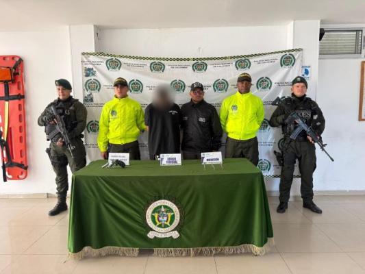 La policía captura hombre mediante orden judicial
