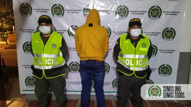 La-Policía-Nacional-capturó-a-dos-hombres-en-flagrancia-por-el-delito-de-violencia-intrafamiliar2