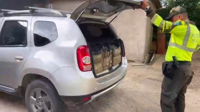 167 paquetes sellados con cinta café cuyo interior se observó una sustancia vegetal con características similares a la marihuana