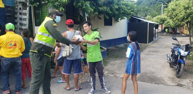 La_Policía_Nacional_de_cimitarra_realizó_campaña_denominada_el_papayón”_4