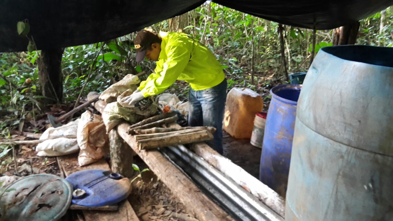 DESTRUCCIÓN LABORATORIOS 