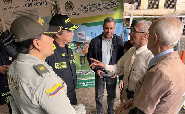 Atención a ciudadanos del centro de Medellín 