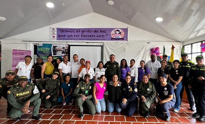 Patrulla_conformada_por_hombres_y_mujeres_policiales_quienes_serán _los_encargados_de_atender_todos_los_requerimientos_relacionados_con_violencia_intrafamiliar,_y_violencia_de_género.