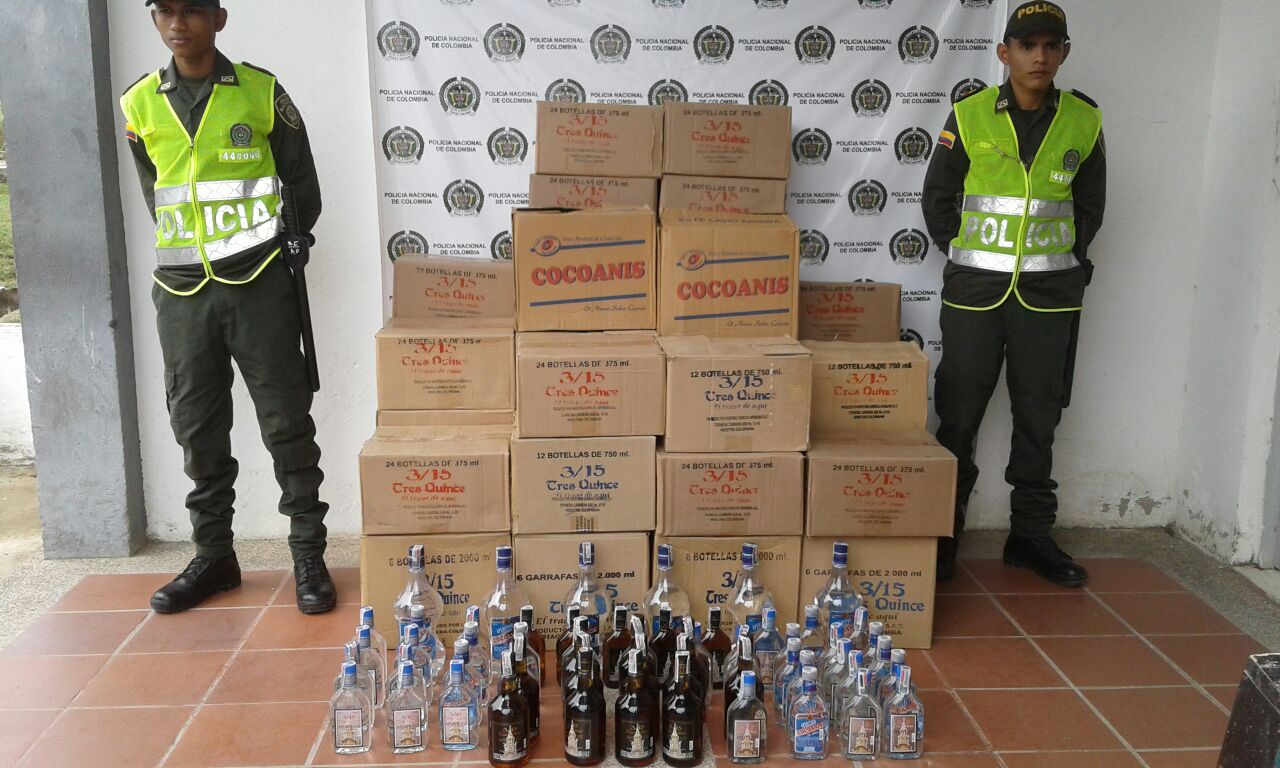 En controles a establecimientos abiertos al publico, la Policia Nacional se incautaron de 1.200 botellas de licor de contrabando 