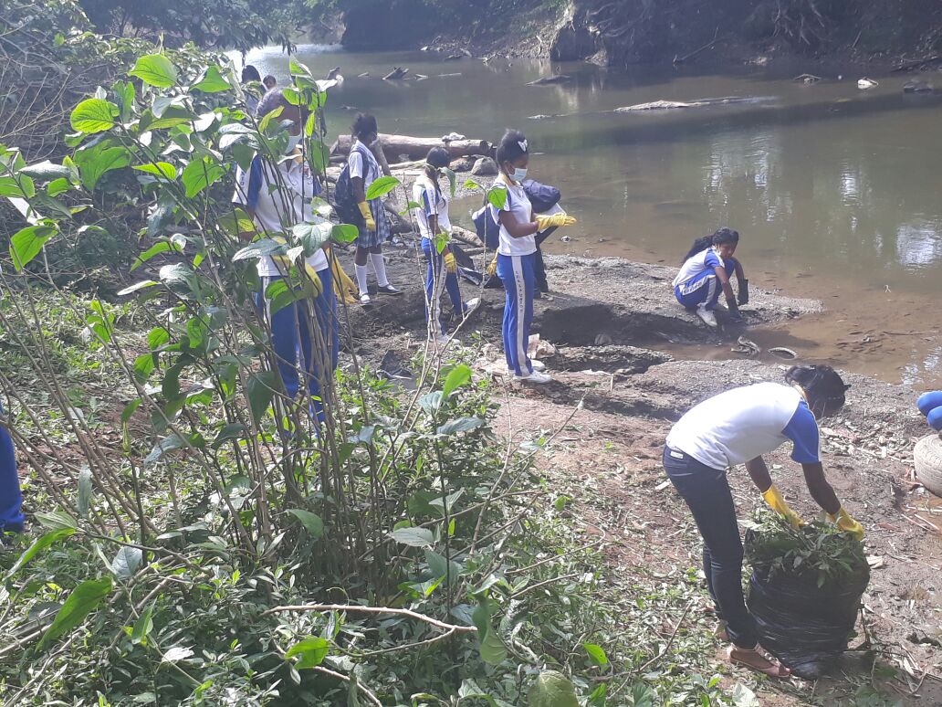 limpiando-al-rio-bajira