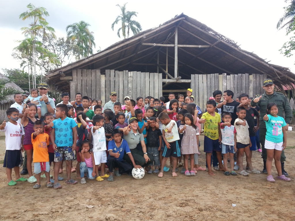  llevamos-felicidad-a-nuestros-ninos-ninas-y-adolescentes-de-nuestras-comunidades-indigenas-mitu-vaupes