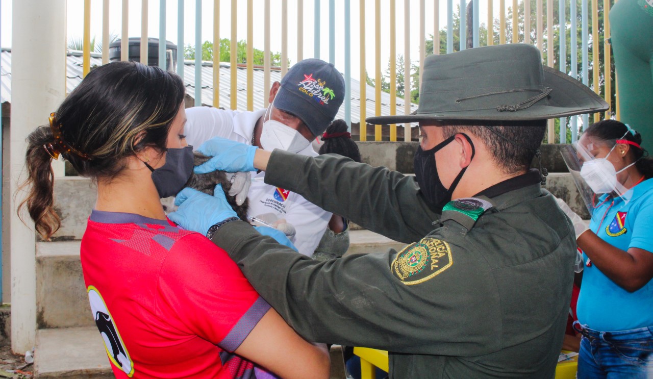 En conmemoración al Día Mundial Contra la Rabia, llevamos a cabo jornada de vacunación canina en el sector del ‘Barack’.