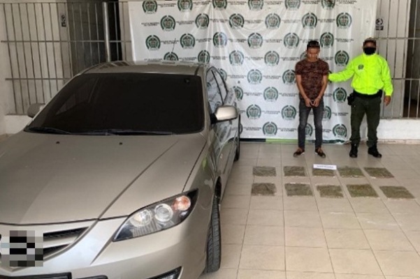 Lo-capturamos-transportando-marihuana-en-diferentes-partes-de-un-vehículo-de-alta-gama