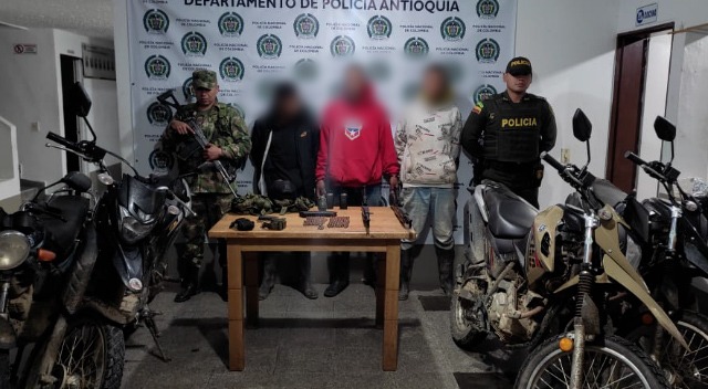 quienes fueron sorprendidos con armamento de guerra y munición