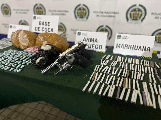 Los descubrimos dosificando al menos seis mil dosis de estupefacientes en la Comuna 15 de Cali