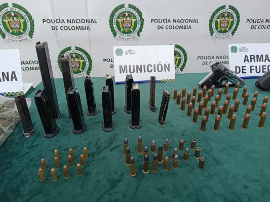 A ‘Los del Filo’ se les incautó un poderoso revólver con el que al parecer habrían cometido seis homicidios.