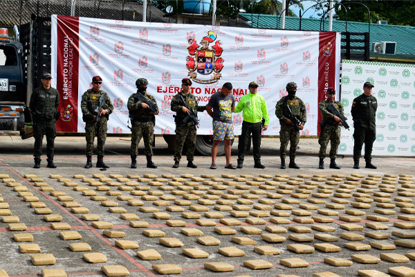 Incautada una tonelada de marihuana en operativo conjunto entre Policía y Ejército en la vía Suaza–Florencia