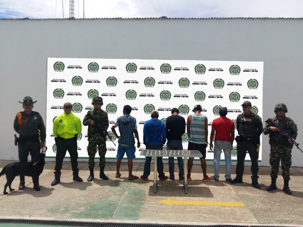 Patrullajes-combinados-entre-profesionales-de-policía-y-soldados-cierran-el-paso-a-delincuentes.