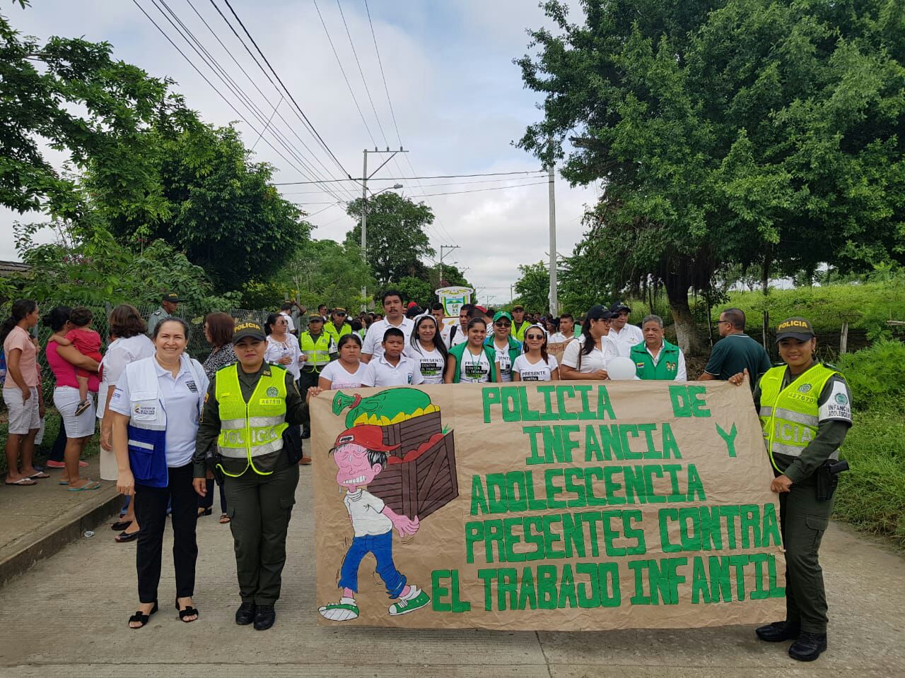Marcha estuvo acompañada por padres niños y niñas 