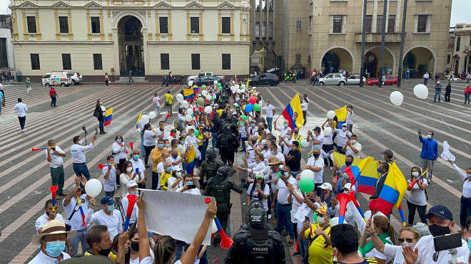 En Manizales realizaron marcha de silencio como apoyo a la Policía Nacional
