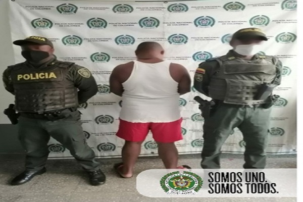 Mediante-acciones-de-la-patrulla-en-casa-dos-hombres-fueron-capturados-por-violencia-intrafamiliar