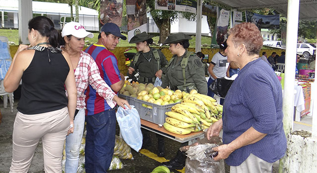 ‘Juntos con el campo’-en el Meta-la Policía Nacional-realizó el sexto “mercado campesino” 