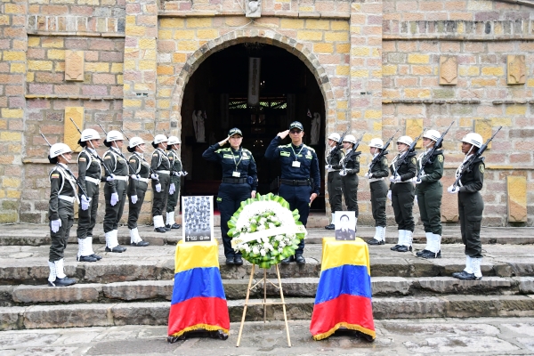 Ceremonia héroes de Colombia