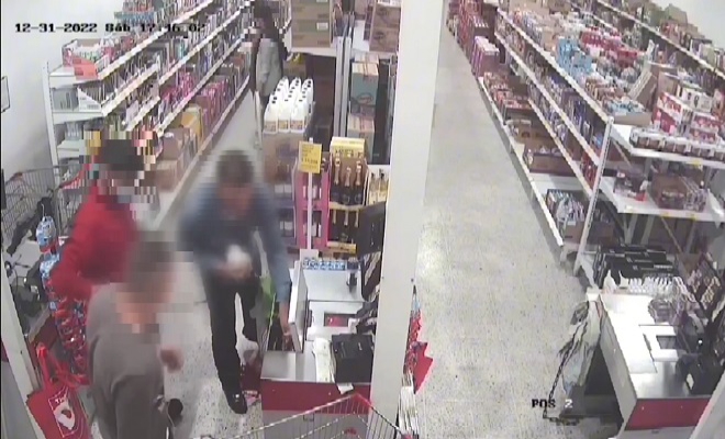 Hurtaban establecimientos los integrantes de la banda los del cierre