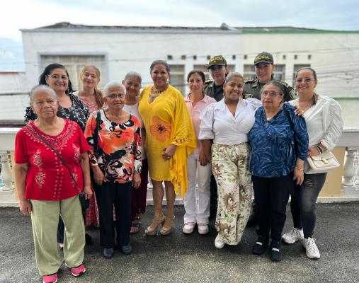 Mujeres de Buga aprenden a empoderarse en el mes de las madres