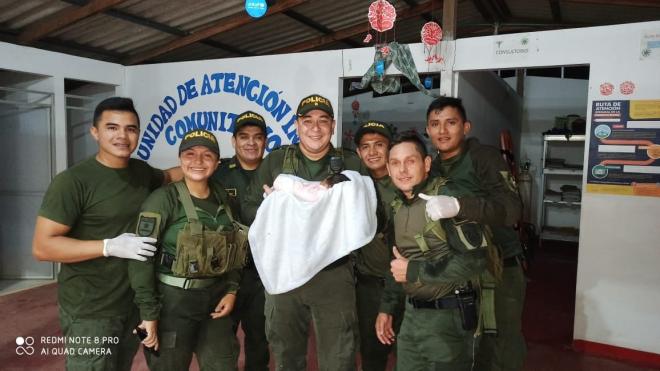 La mamita y su compañero sentimental agradecen hoy enormemente a los policiales.