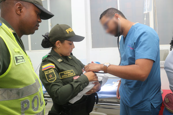 Isabel-Sofia-siendo-atendida-por-los-médicos