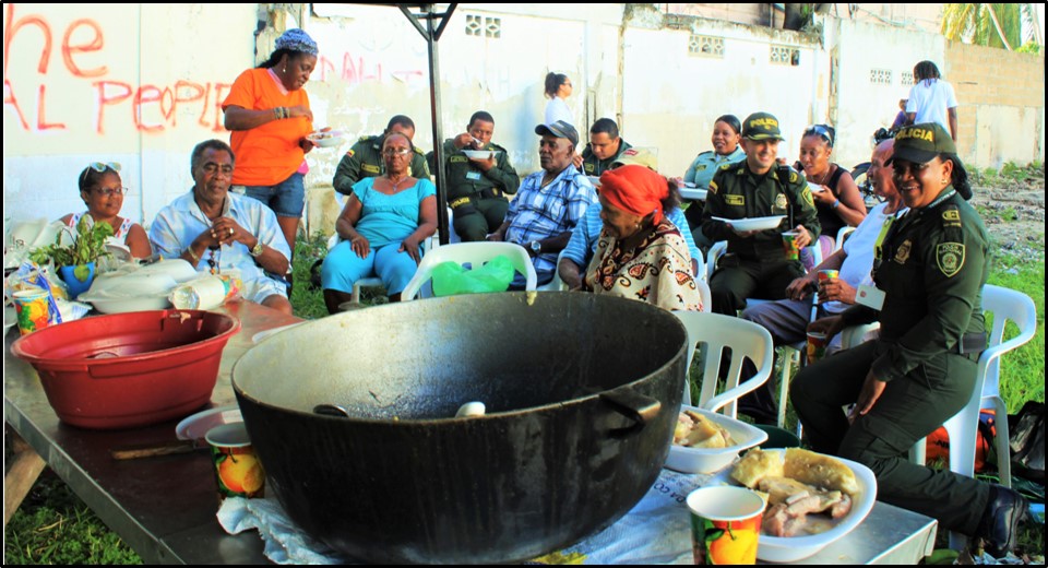 Con una olla comunitaria nos integramos con la Comunidad Raizal en el sector de Carpinter Yard