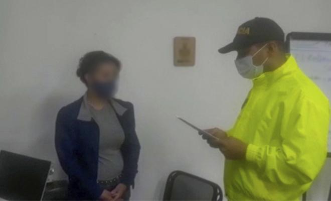 Capturadas dos funcionarias de la alcaldía de El Retiro (Antioquia) por presunta corrupción en contratos.