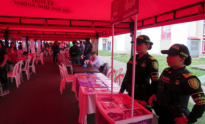 La firma del pacto reunió a autoridades, sectores educativos y comunidad para promover entornos de paz en Popayán.