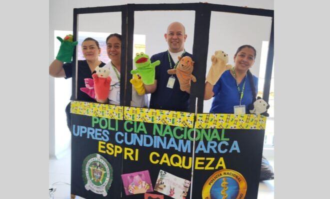 Los padres aprendieron sobre prevención de enfermedades bucales, suministro de medicamentos y trabajo en equipo.