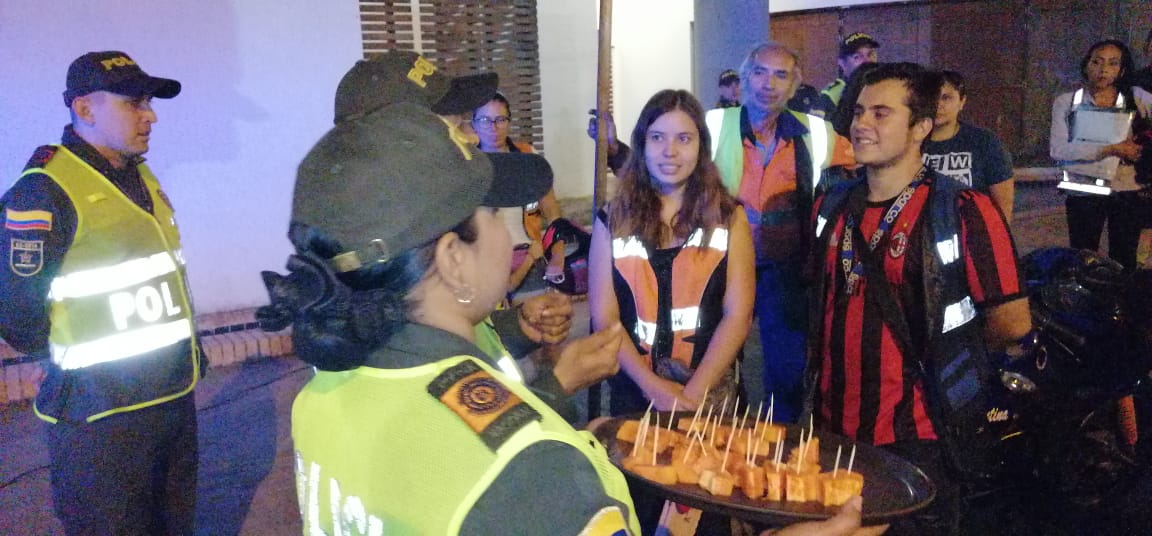 Les dimos papaya, para que no den papaya y cuiden sus pertenencias.