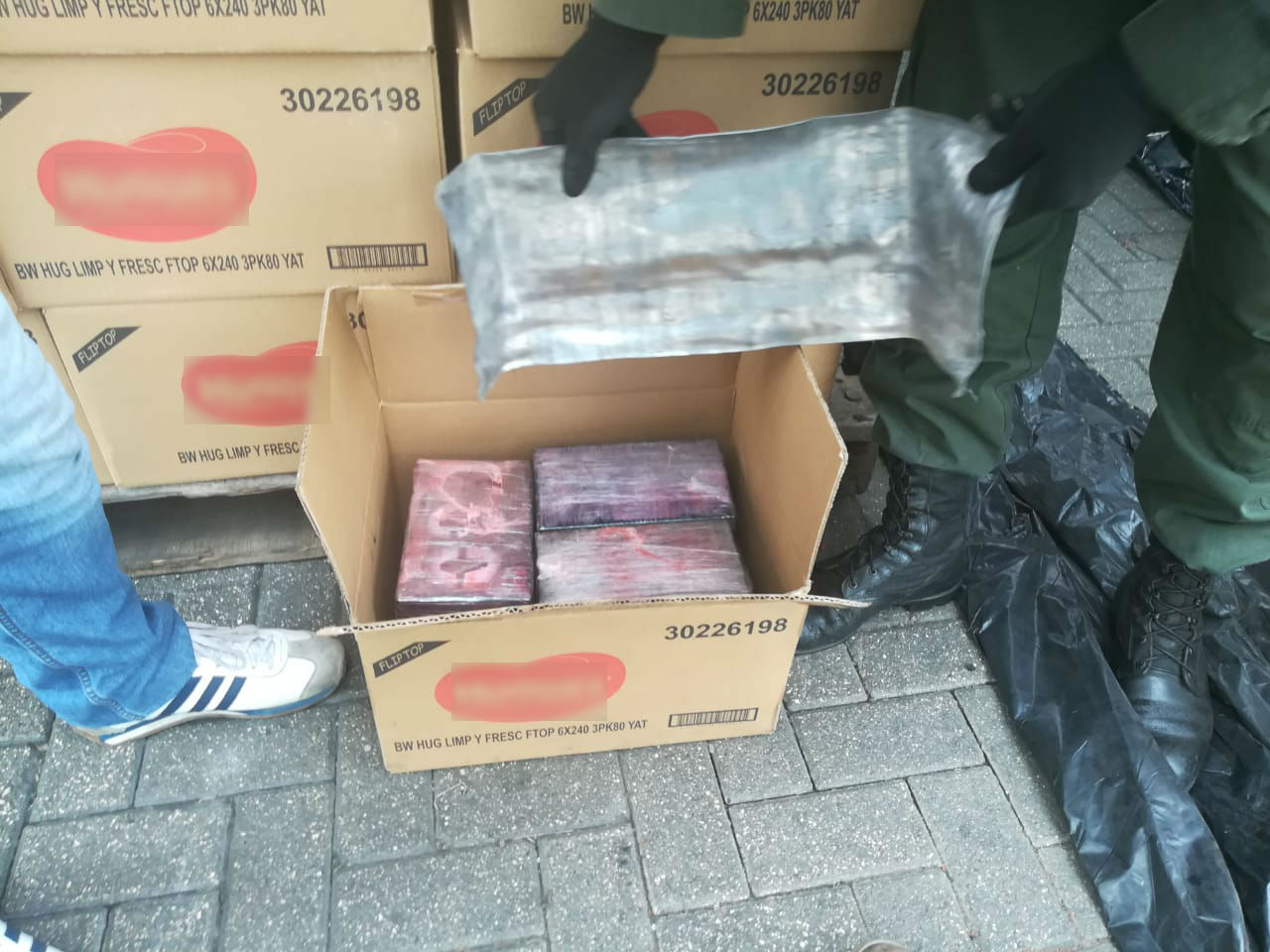 Dentro-de-bolsas-de-pañales-encontraron-122-kilos-de-clorhidrato-de-cocaína