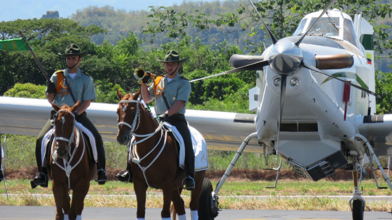 Pilotos colombianos graduados mariquita