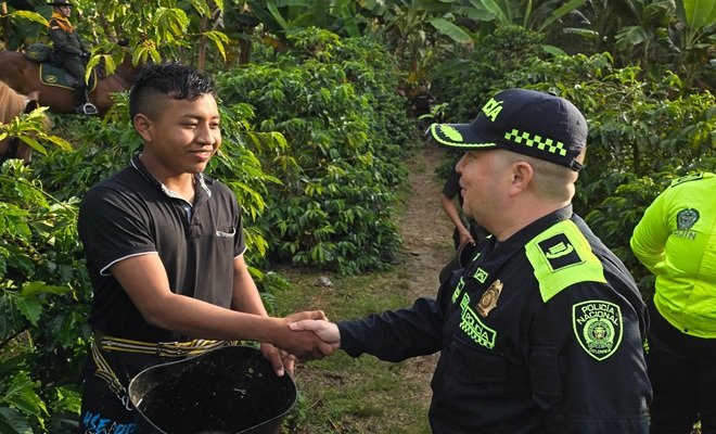 La Policía Nacional lanza el “Plan Cosecha 2025” para proteger caficultores y comunidades rurales en Manizales y Villamaría