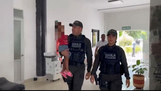 policía nacional con menor rescatada