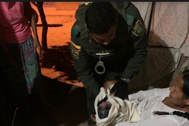 Policía-atiende-parto-en-Aguachica