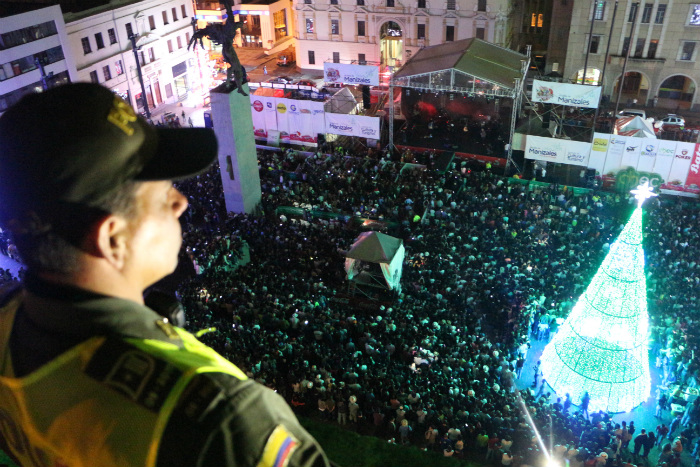 policia-colombia-balance-feria-manizales