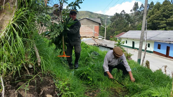 policia-comunidad-recuperan-parque-cauca-simon-bolivar-pasos-libertador