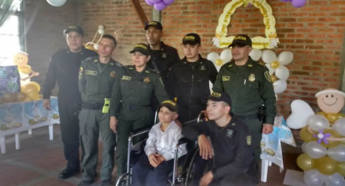  policia-cumple-sueno-nino-pereira