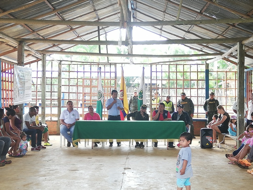 Policía-Nacional-realizó-encuentro-comunitario-en-la-comunidad-indígena-del-barrio-doce-de-octubre 1