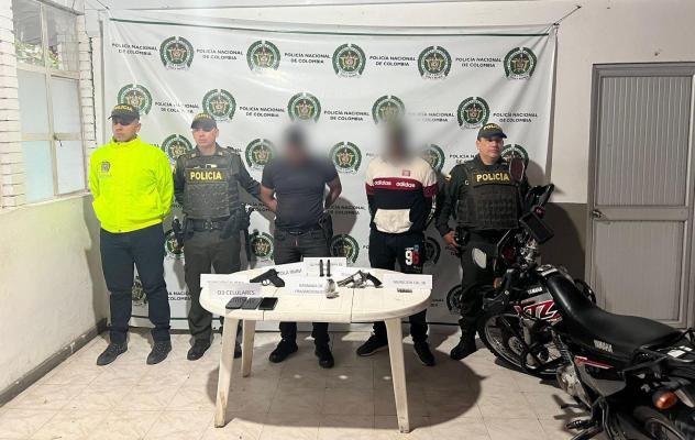 Policía capturó a dos hombres que tenían en su poder armas de fuego y una granada de fragmentación 