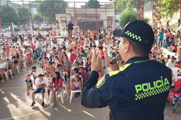 Policia y comunidad