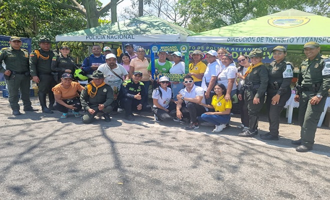 Policía Nacional acompaña las vitrinas agro-productivas en el municipio Sabanagrande